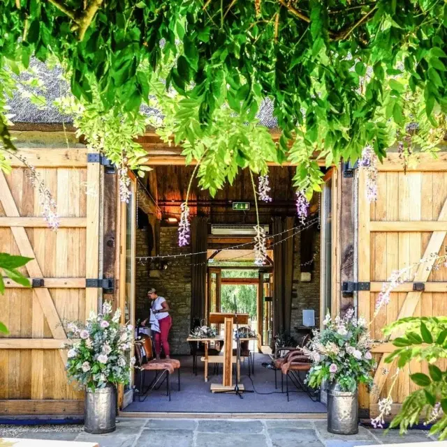 Escape to the countryside at @tythebarnlaunton - a stunning collection of restored Cotswold stone barns and a charming 17th Century farmhouse nestled in the heart of Oxfordshire. 

Whether you're planning a three-course sit-down meal or a lavish BBQ, our talented chefs will craft a dining experience for you and your guests.

.

#WeddingVenue #Catering #Oxfordshire #BarnWedding #WeddingCatering