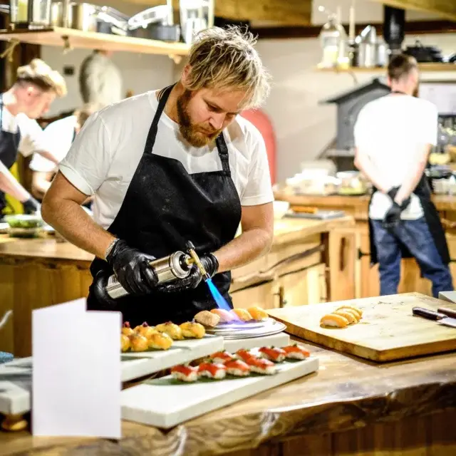 A private client tasting last week in partnership with @smokinglobstercowes 🦞

Showcasing dishes from fresh fish sushi to tender wagyu beef and irresistible cocktails to match. 

.

#SmokingLobster #Tasting #FreshFood #Patnership #Catering